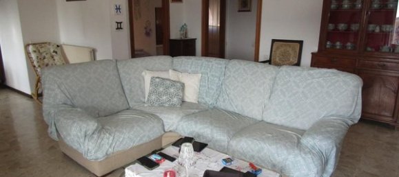 Квартира с 5 комнатами в Каррара, Италия № 31133 4