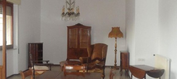 Квартира с 5 комнатами в Каррара, Италия № 31133 2