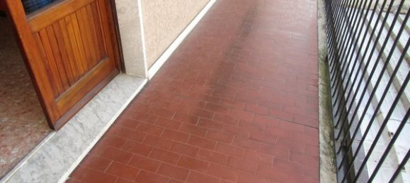 Квартира с 5 комнатами в Каррара, Италия № 31133 6