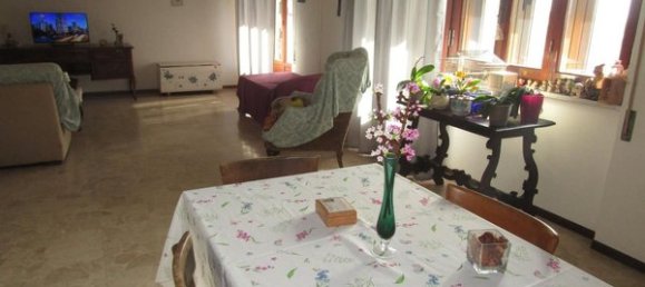 Квартира с 5 комнатами в Каррара, Италия № 31133 12