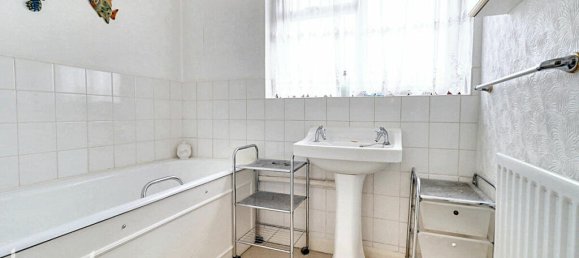 3 bedrooms House in Hayes, United Kingdom No. 5051 11