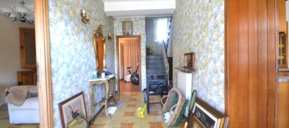 4 bedrooms House in Capannori, Italy No. 300519 6