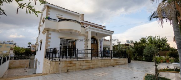 4 bedrooms Villa in Larnaka, Cyprus No. 3481 8