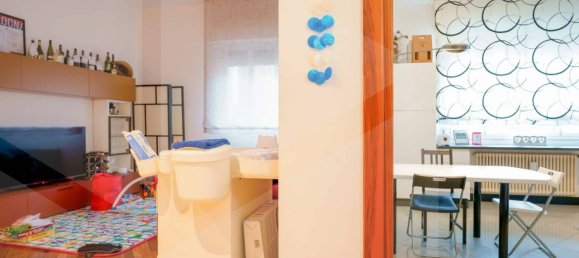 3 rooms Apartment in Bologna, Italy No. 21085 2