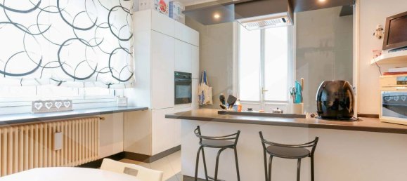 3 rooms Apartment in Bologna, Italy No. 21085 3