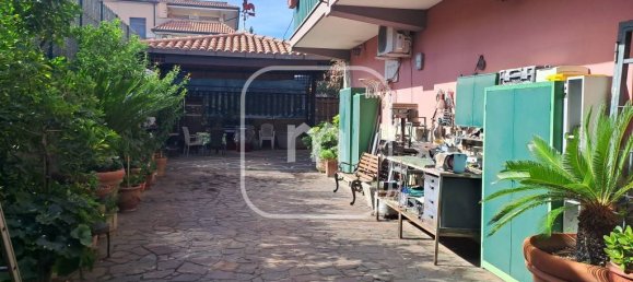 3 bedrooms Villa in Rome, Italy No. 343410 2