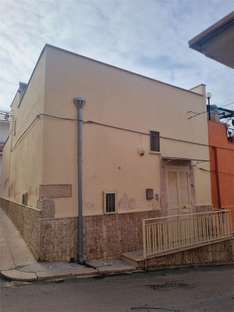 2 rooms House in Canosa di Puglia, Italy No. 42393