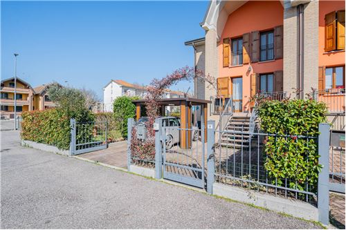 3 bedrooms House in Poviglio, Italy No. 289475