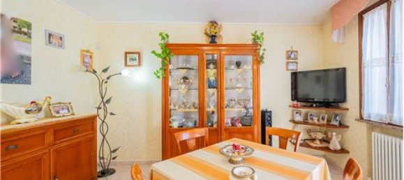 3 bedrooms House in Poviglio, Italy No. 289475 2