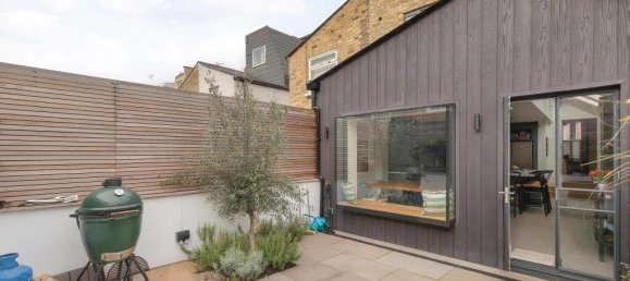 4 bedrooms House in London, United Kingdom No. 6985 9