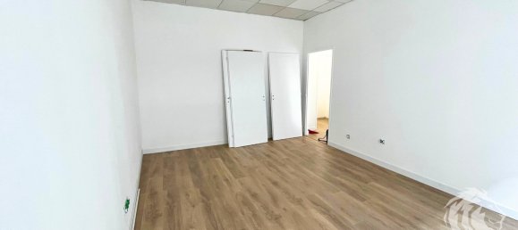 59m² Commercial property in Vinay, France No. 199445 5