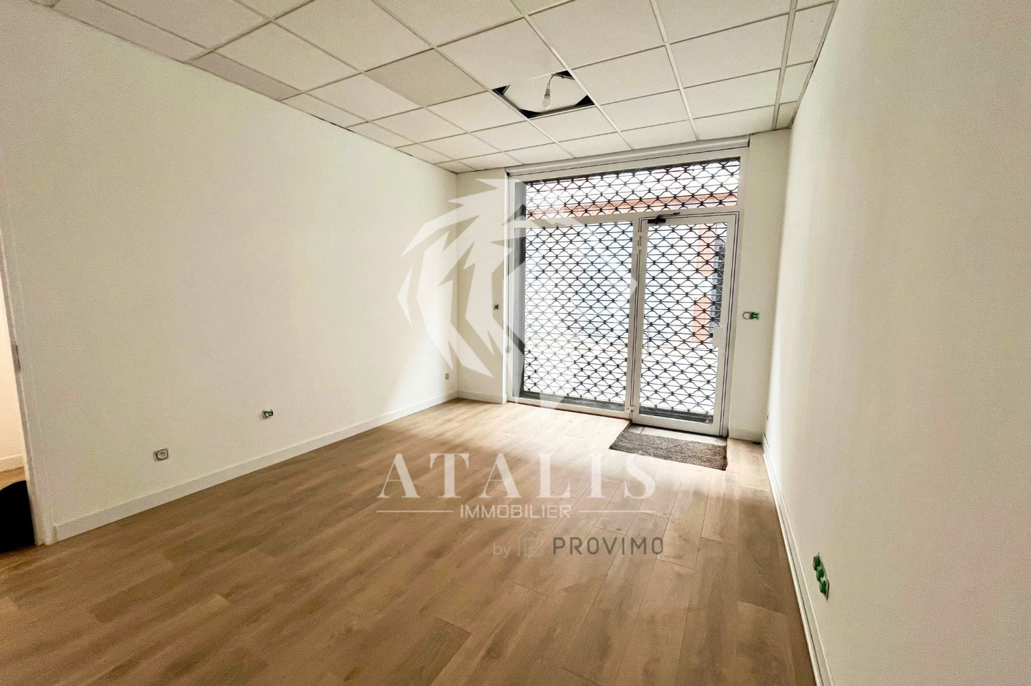 59m² Commercial property in Vinay, France No. 199445