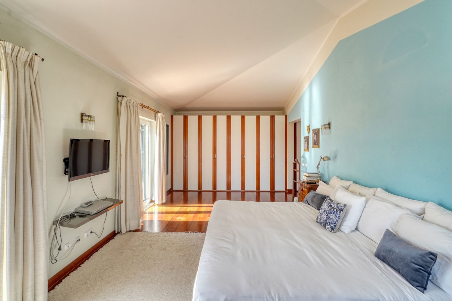 6 bedrooms Villa in Cascais, Portugal No. 246977