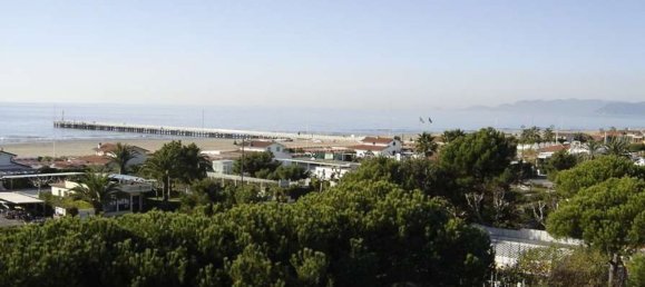 3 rooms Apartment in Forte dei Marmi, Italy No. 109789 4