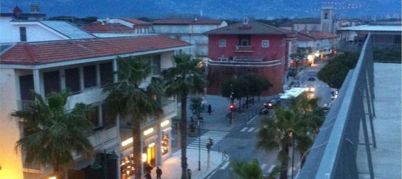 3 rooms Apartment in Forte dei Marmi, Italy No. 109789 6