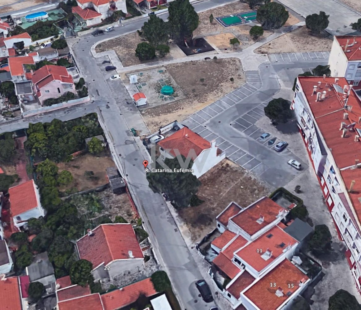 152m² Land in Palmela, Portugal No. 149557