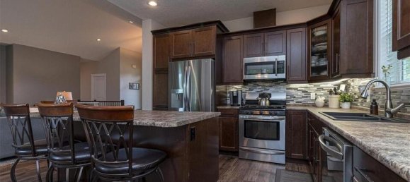 6 bedrooms House in British Columbia, Canada No. 1097 12