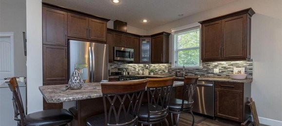 6 bedrooms House in British Columbia, Canada No. 1097 11