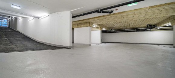  Garage in Rudolfsheim-Funfhaus, Austria No. 82838 2