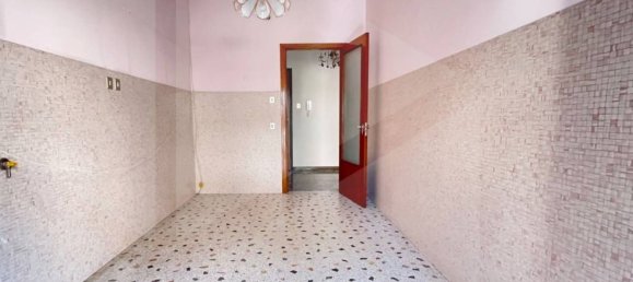 5 rooms Apartment in Pescara, Italy No. 20679 12