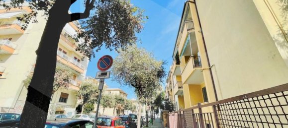 5 rooms Apartment in Pescara, Italy No. 20679 16