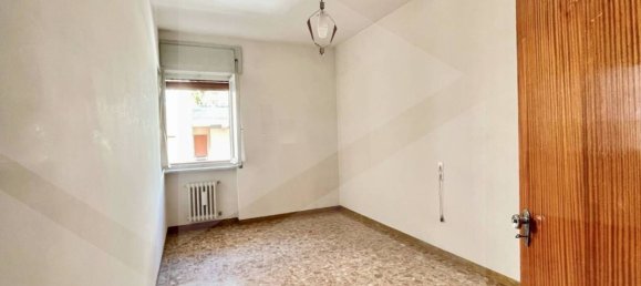 5 rooms Apartment in Pescara, Italy No. 20679 4