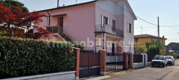 2 bedrooms Apartment in Verona, Italy No. 289523 3