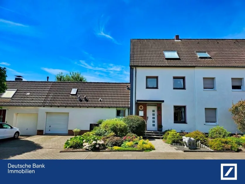 3 bedrooms Townhouse in Essen, Germany No. 42248