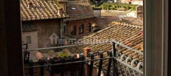 3 bedrooms Apartment in Siena, Italy No. 223959 2