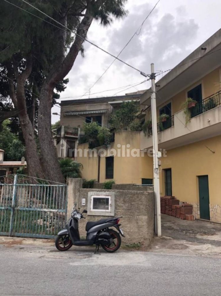 Квартира с 3 спальнями в Мессина, Италия № 220568