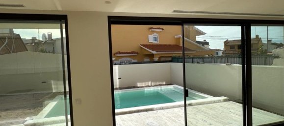 4 bedrooms Villa in Cascais, Portugal No. 171499 9