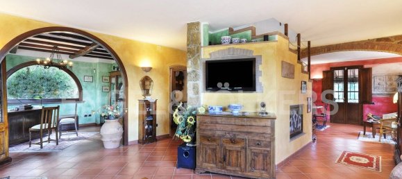 5 bedrooms Villa in Montescudaio, Italy No. 62523 11
