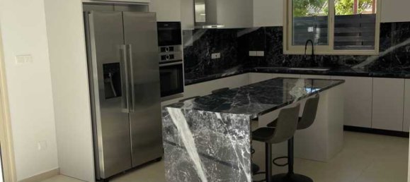 5 bedrooms Villa in Agios Tychonas, Cyprus No. 17967 2