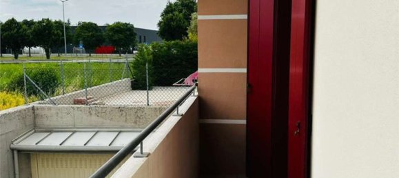 3 rooms Apartment in Caerano di San Marco, Italy No. 258763 7