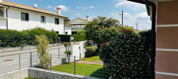 3 rooms Apartment in Caerano di San Marco, Italy No. 258763 14