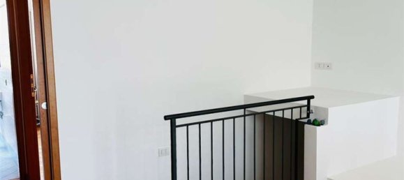 3 rooms Apartment in Caerano di San Marco, Italy No. 258763 6