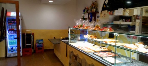 3 rooms Commercial property in Genoa, Italy No. 119812 4