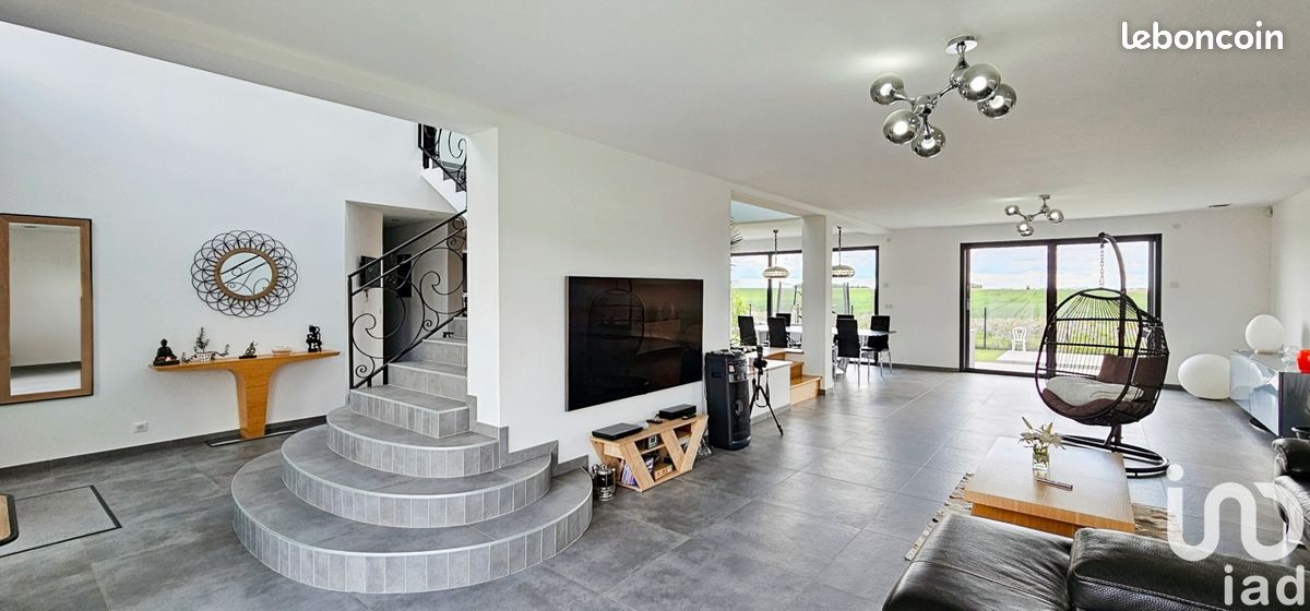 6 bedrooms House in Rouvres-Saint-Jean, France No. 273337