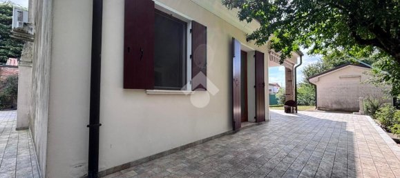 2 bedrooms Villa in Correzzola, Italy No. 347402 2