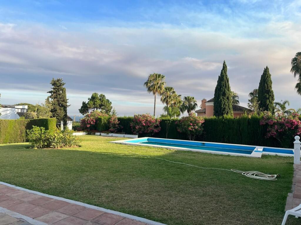 Villa de 4 dormitorios en Marbella, Spain No. 173017