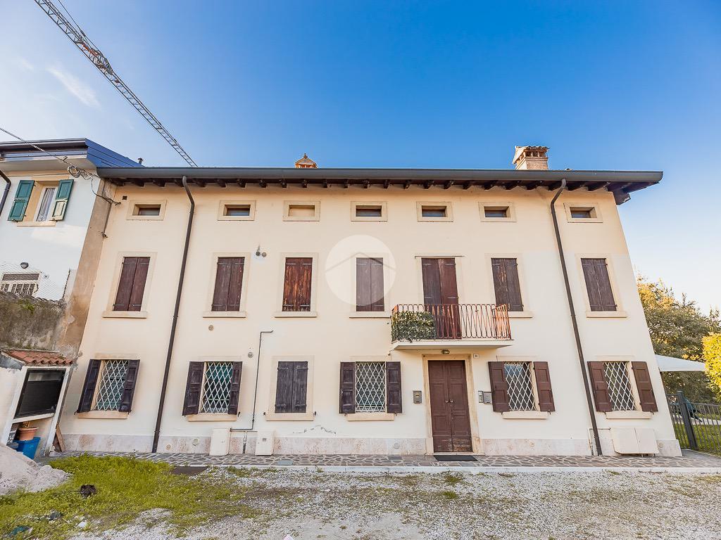 4 rooms Apartment in Sommacampagna, Italy No. 87067