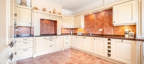 Villa de 4 dormitorios en Málaga, Spain No. 177873 4