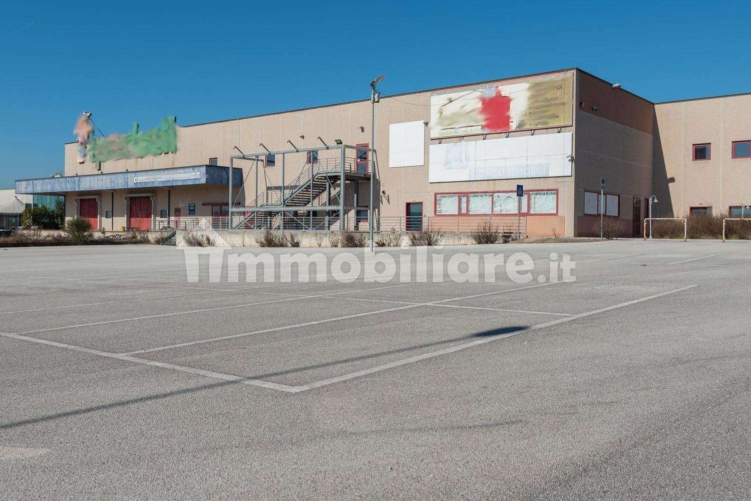 Armazém em San Salvatore Telesino, Italy 4371 m² N.º 318890