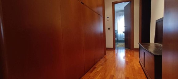 4-salle Appartement à Casagiove, Italy No. 23298 2