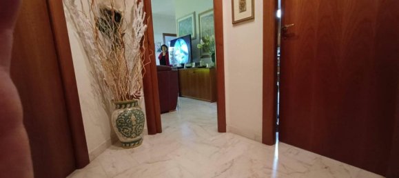 4-salle Appartement à Casagiove, Italy No. 23298 8