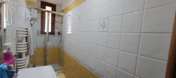 4-salle Appartement à Casagiove, Italy No. 23298 31