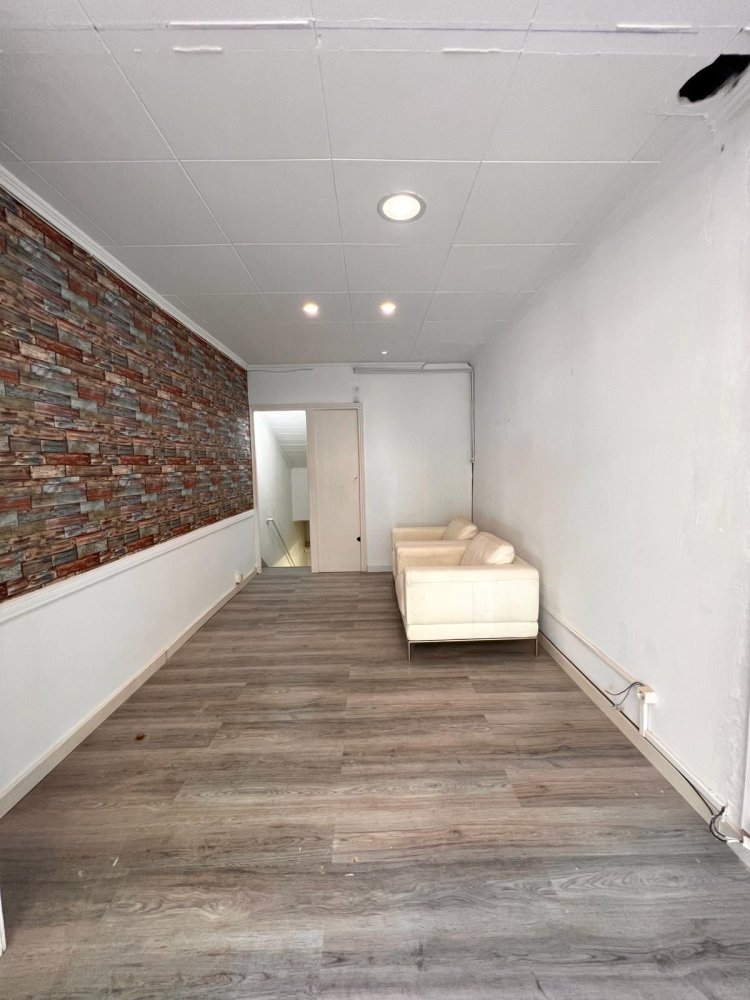 Gewerbliche Immobilie in Gracia, Spain 68m², Nr. 171805