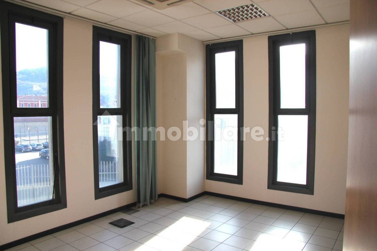5 rooms Office in Spoleto, Italy No. 135985