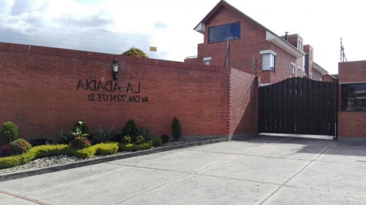 4 bedrooms House in Bogota, Colombia No. 10662