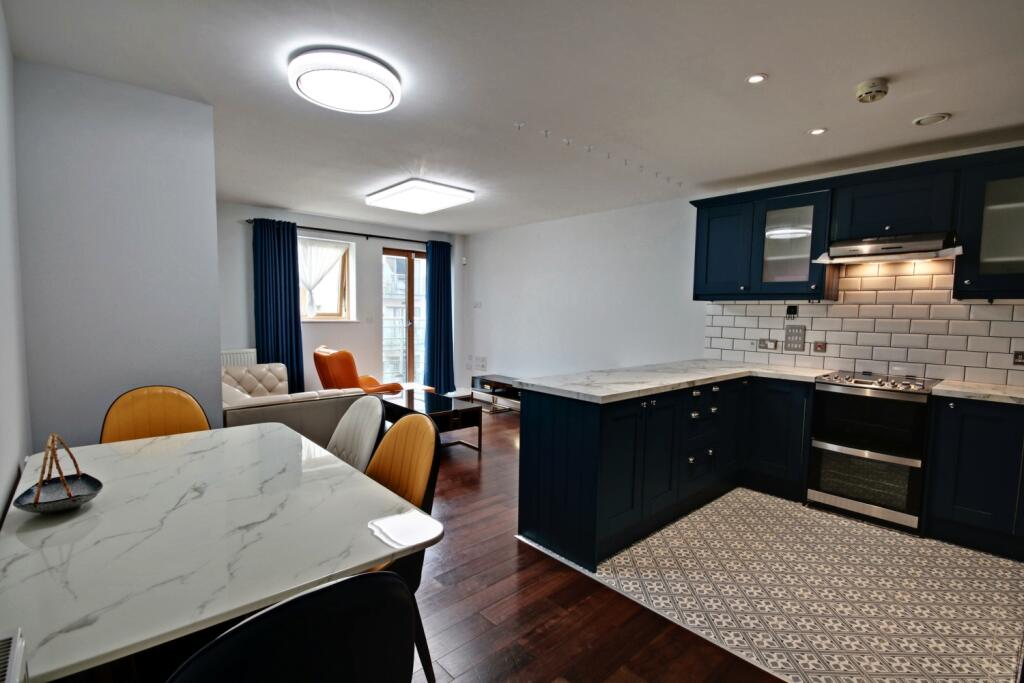 2 bedrooms Apartment in London, United Kingdom No. 13472